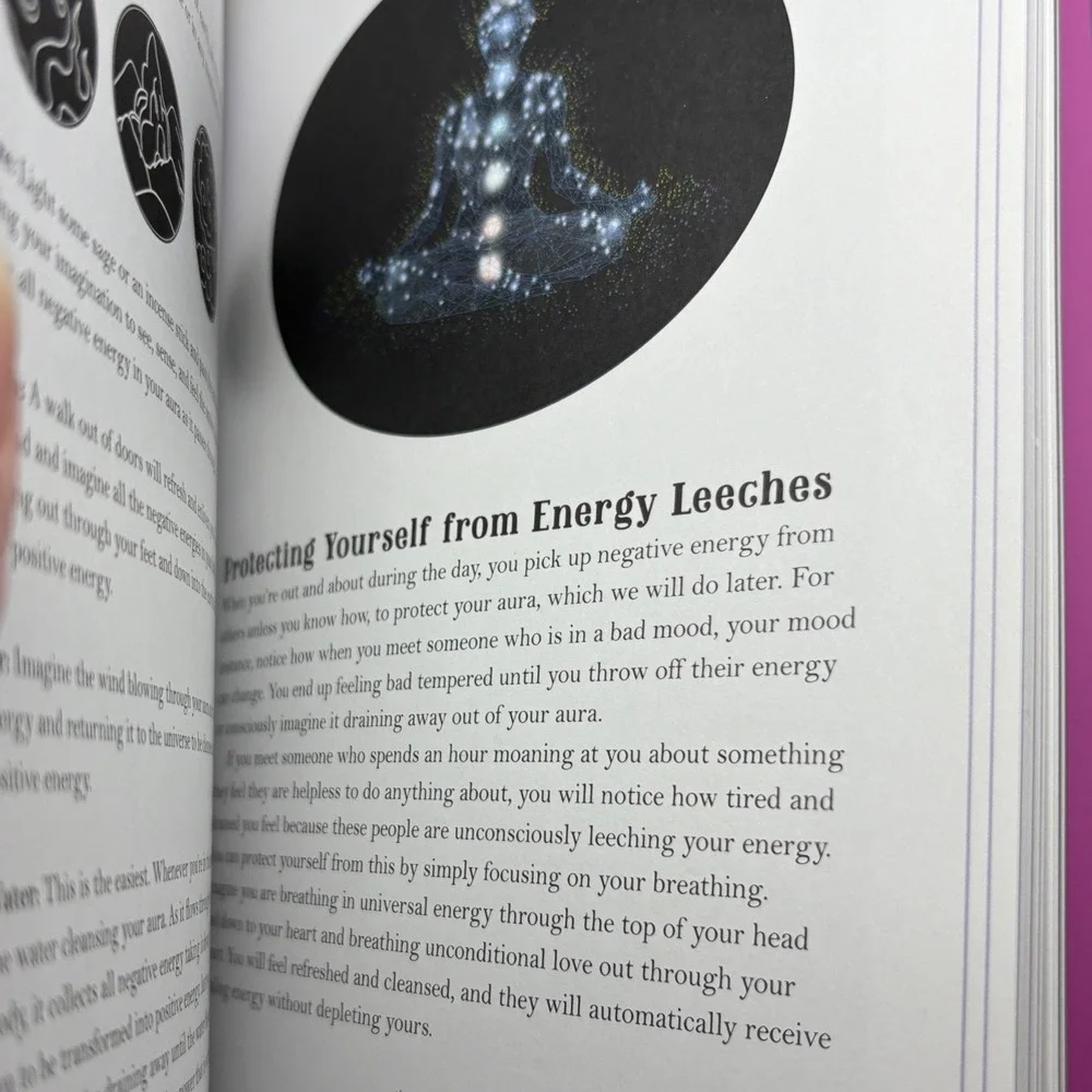 In Focus Auras‎ Your Personal Guide Book with Inch Wall Chart Joylina Goodings